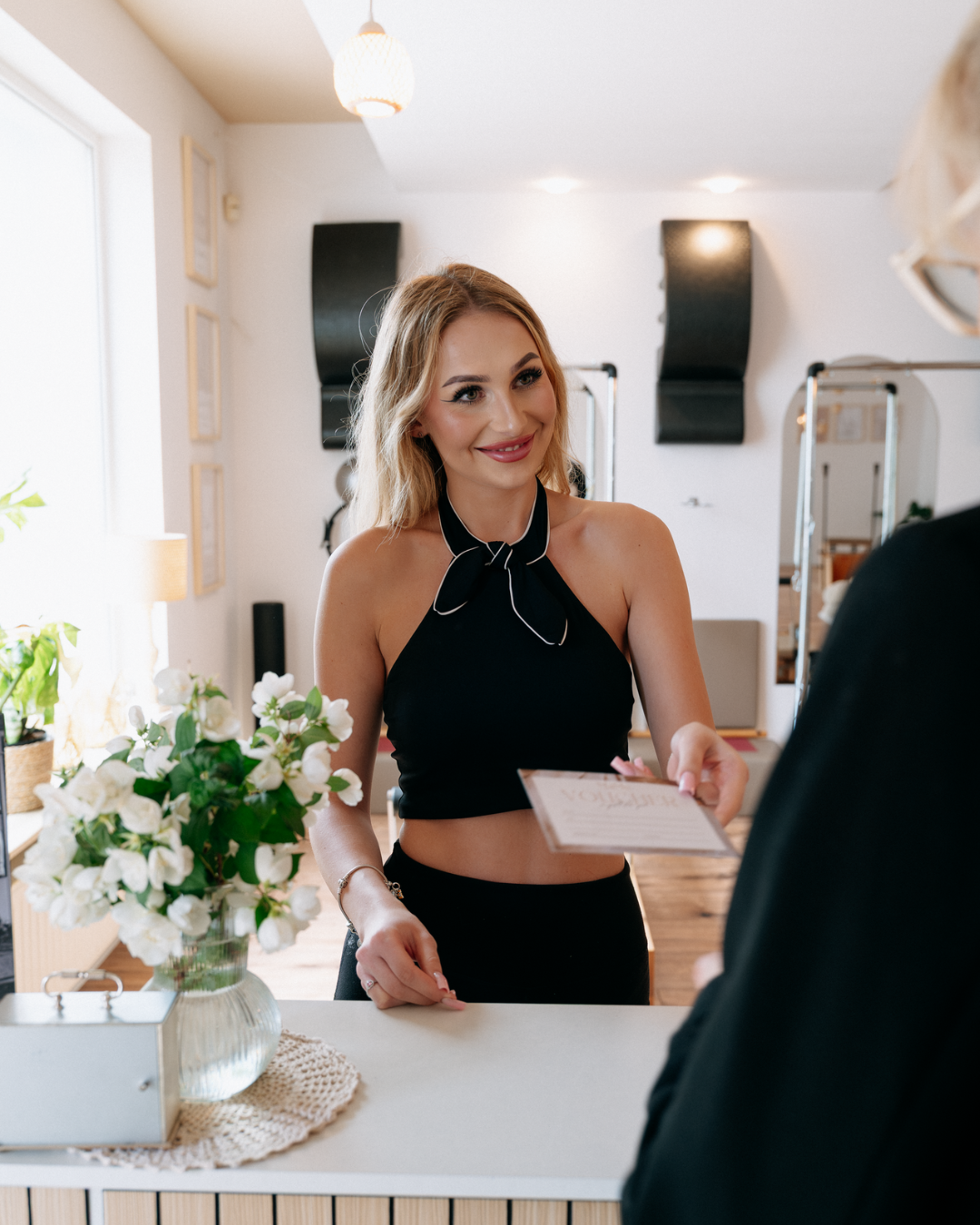 Obsługa klienta w recepcji studia pilates